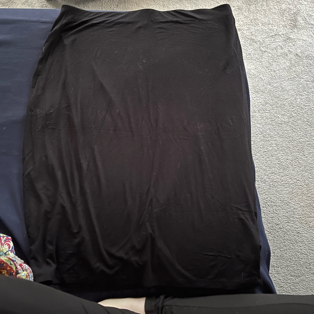 Old Navy knee-length skirt. Size xl.